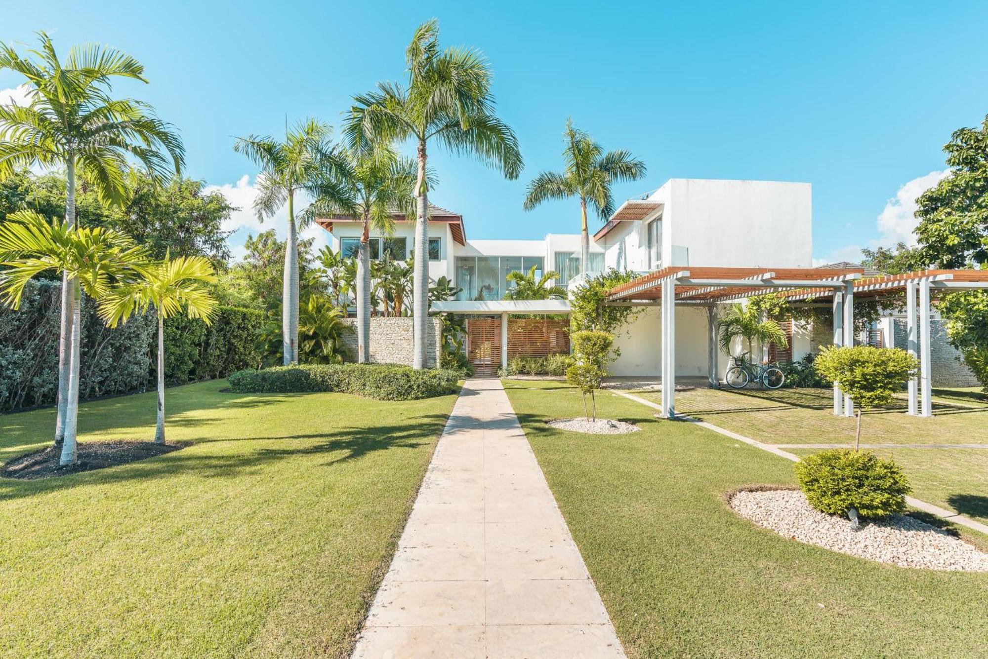 Luxurious And Modern With Pool At Yarari