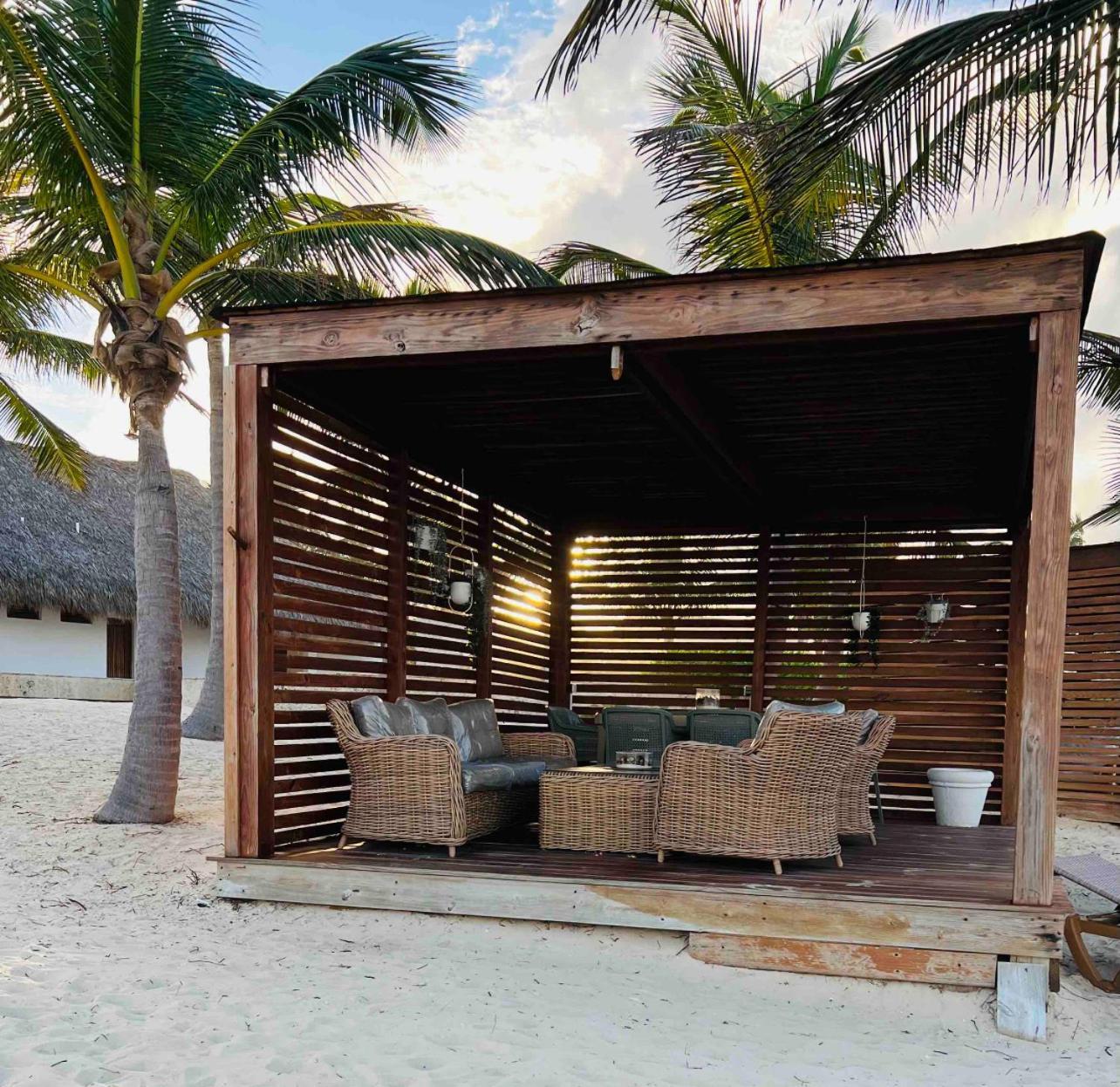 Beautiful Property Across From Hardrock Hotel With Free Casino Private Beach Club And Golf Course We Now Take Google Pay Apple Pay And Paypal Apartamento
