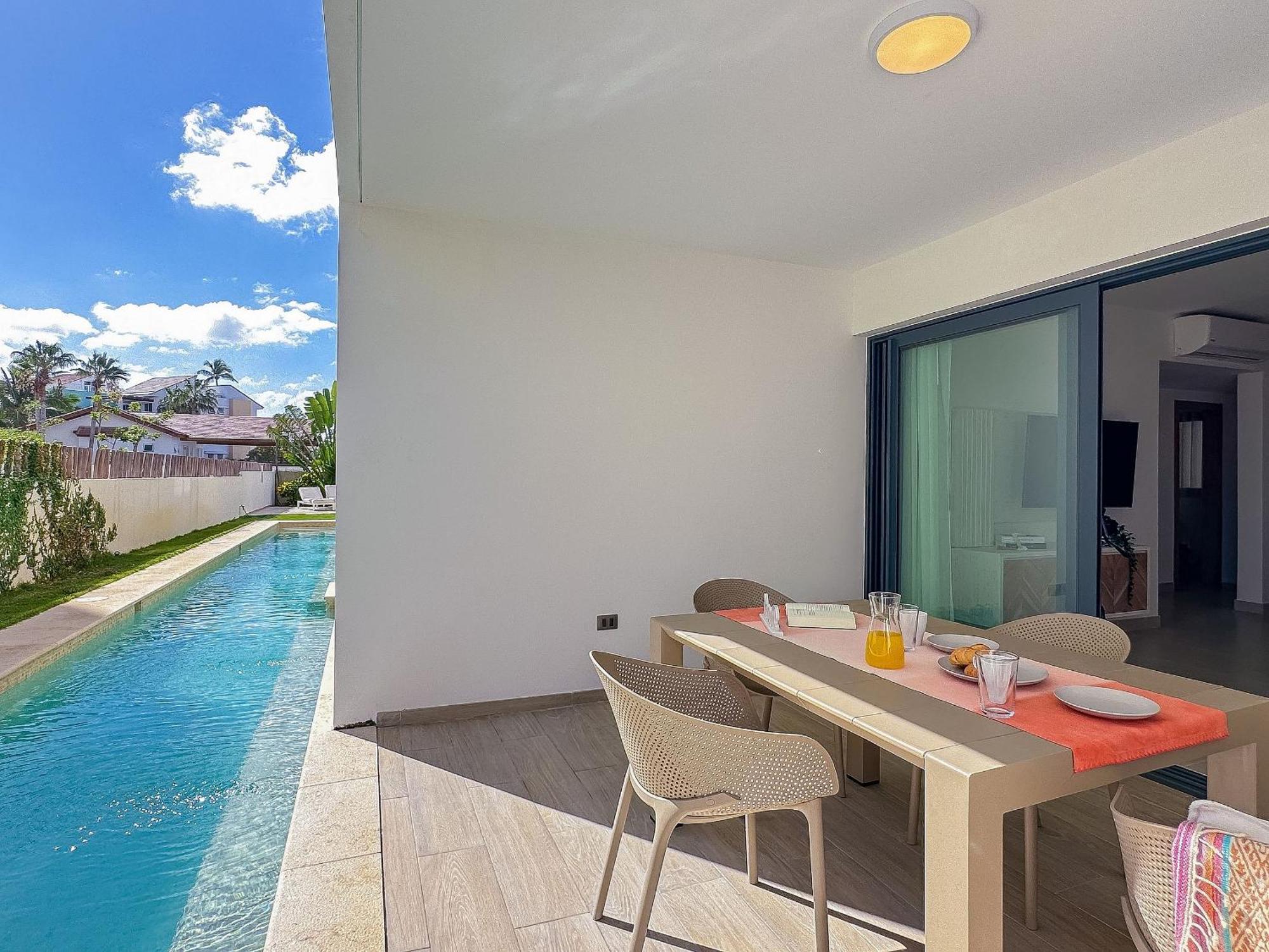 Apto De 2 Hab Y 2 Ban Swim Up A Pasos De La Playa Punta Cana