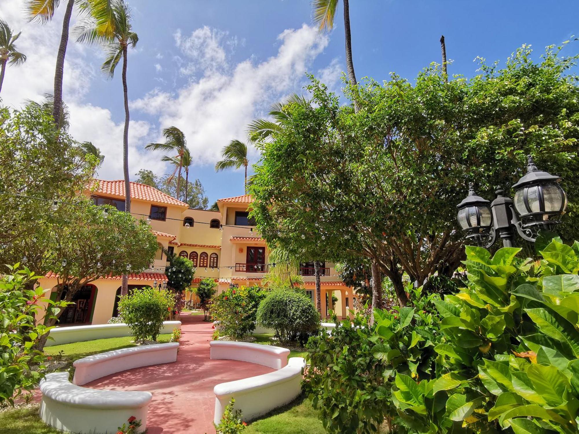 Tropical Village Playa Los Corales