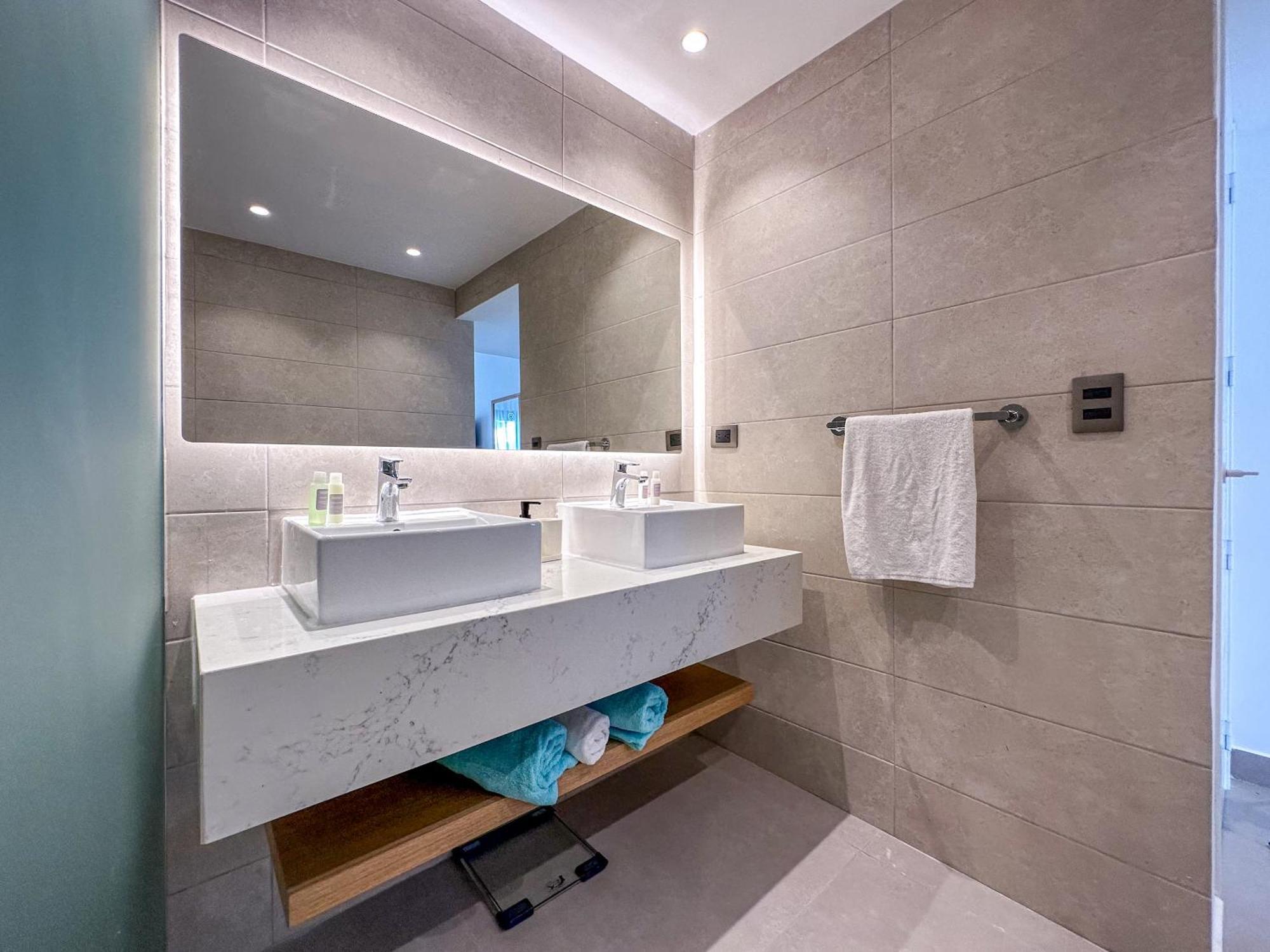 Luxury 3 Bedroom At The *