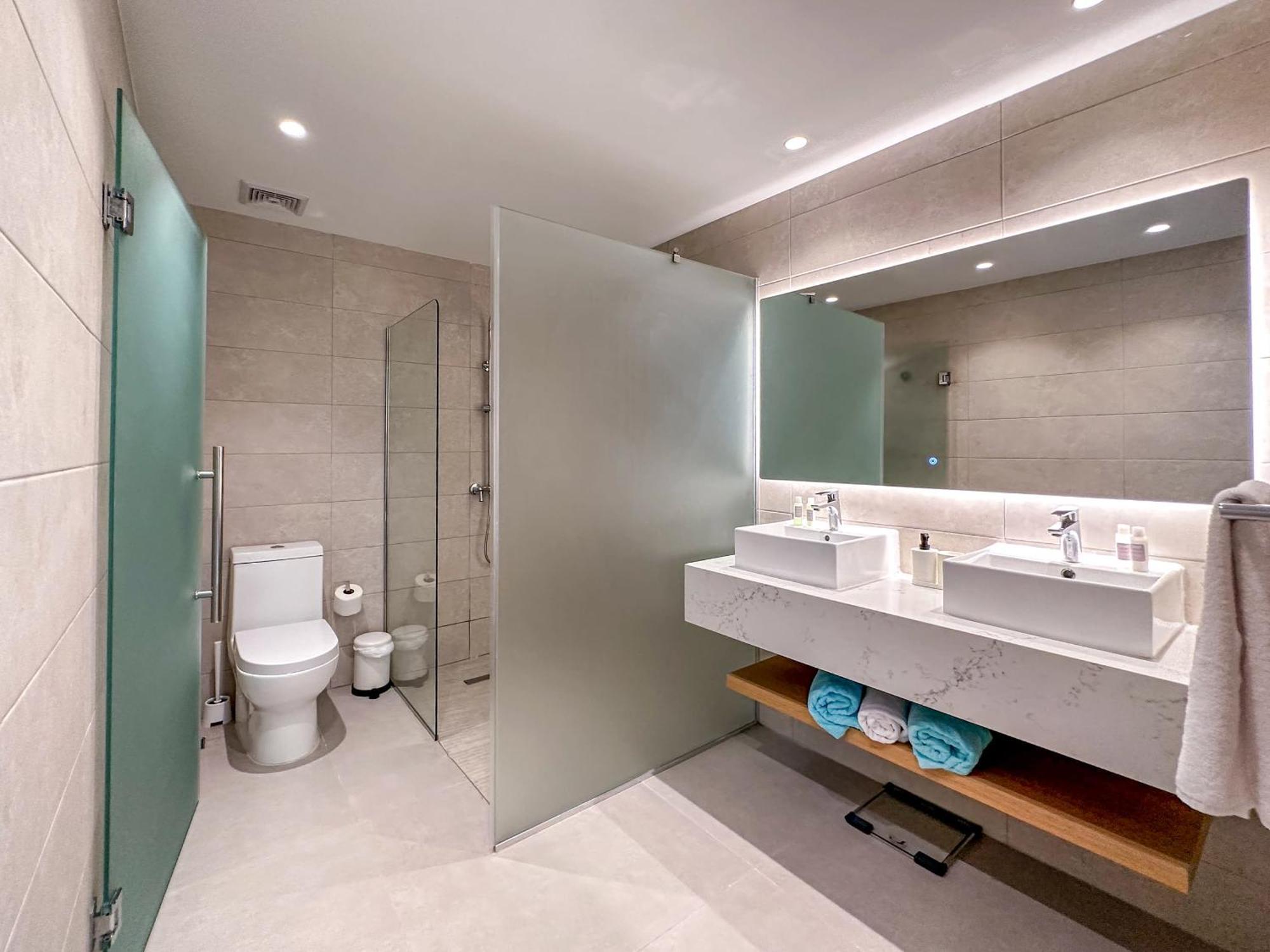 Luxury 3 Bedroom At The *