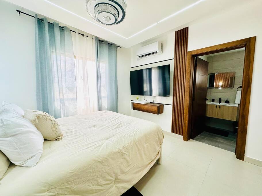 Lovely 2 Bed 2 Bath With Pool *