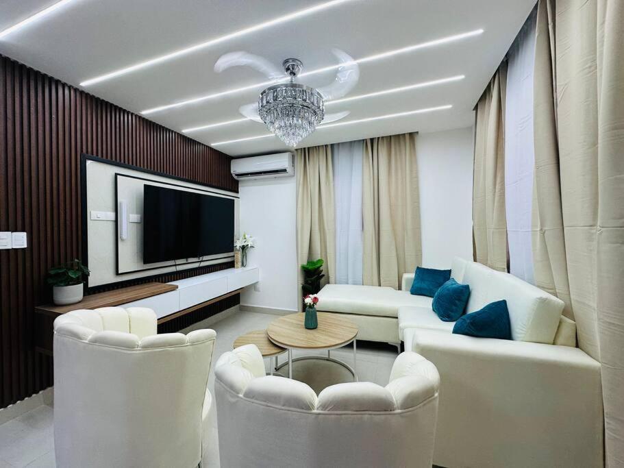 Lovely 2 Bed 2 Bath With Pool Apartamento *