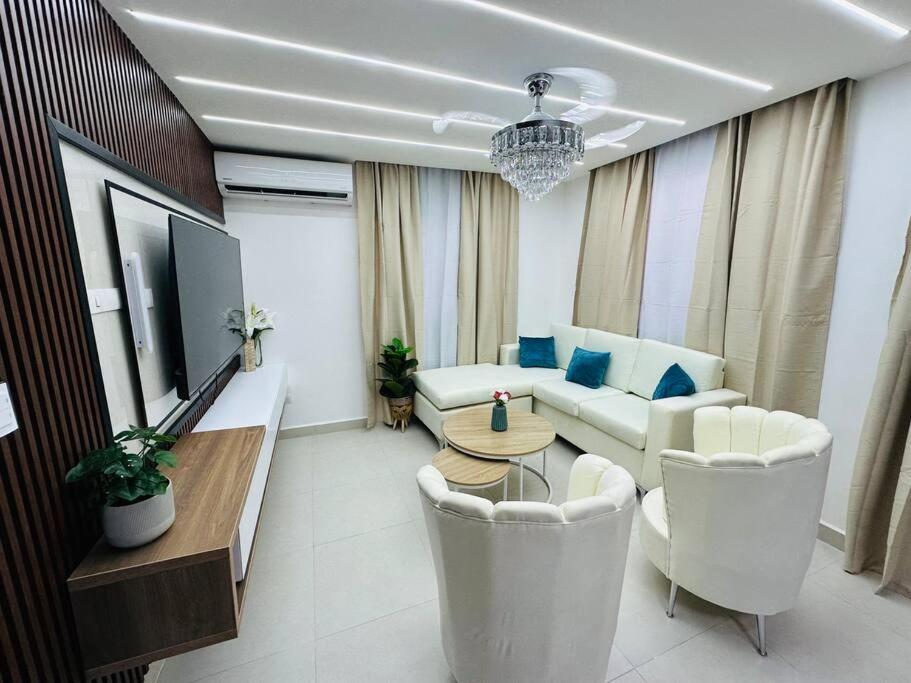 Lovely 2 Bed 2 Bath With Pool Apartamento *