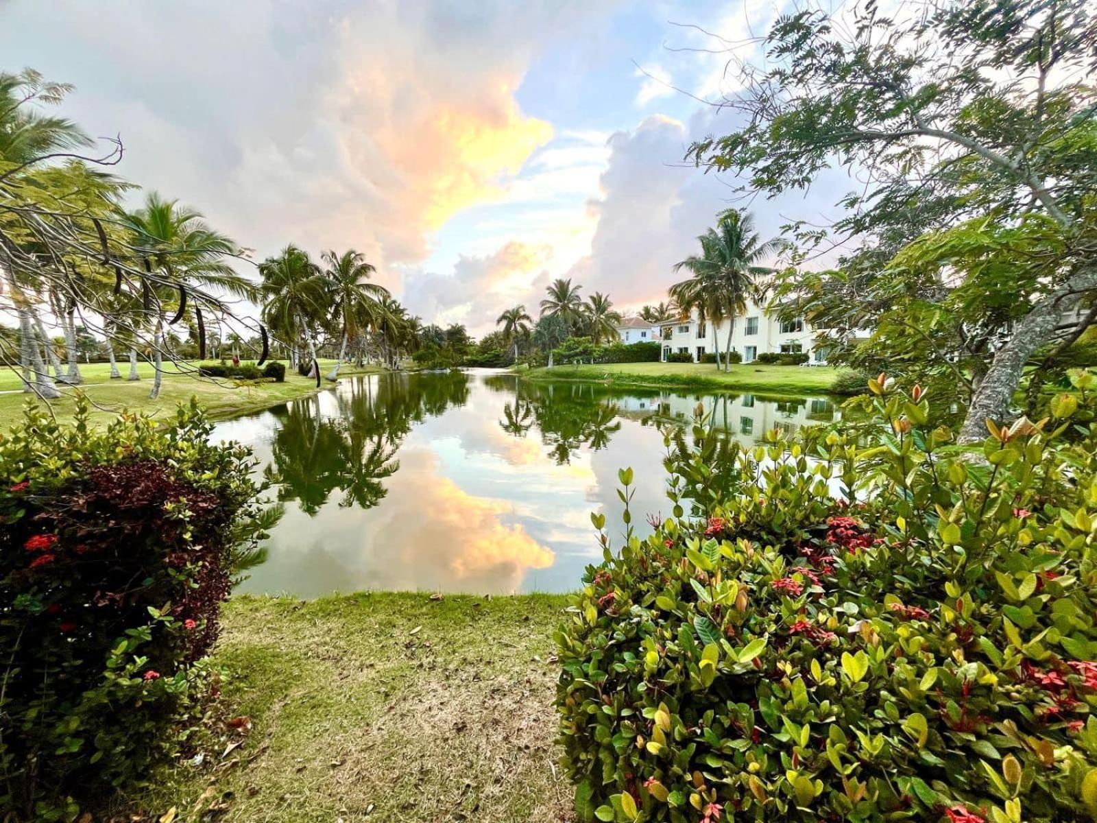 View Cocotal Golf & Club