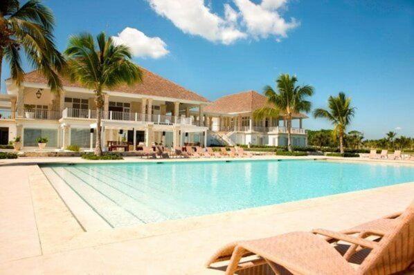 Rubi 27 Luxurious With 6 Bedrooms Pool And Private Beach Villa *