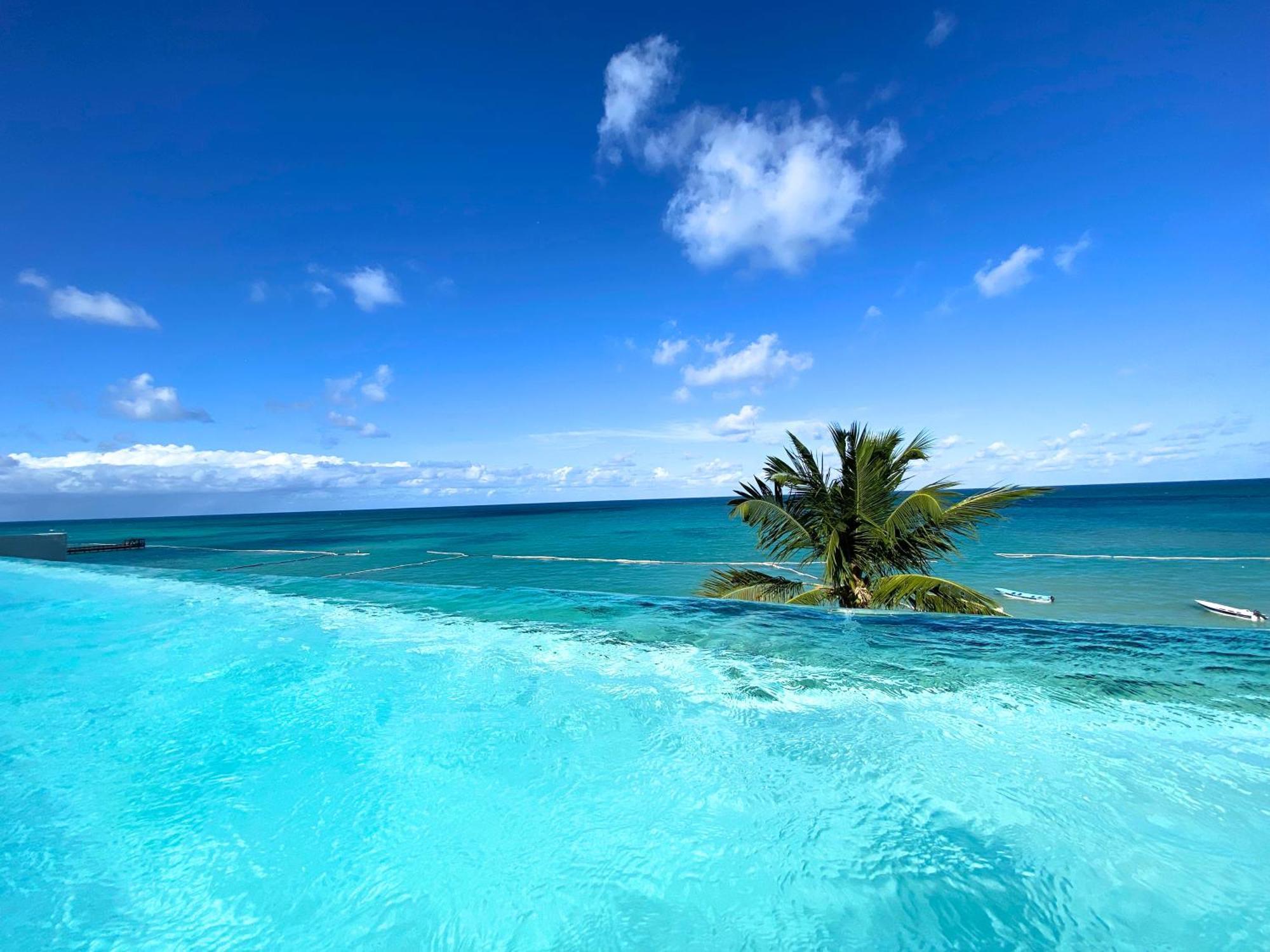 Arena Palms Beach Club & Hotel 5*
