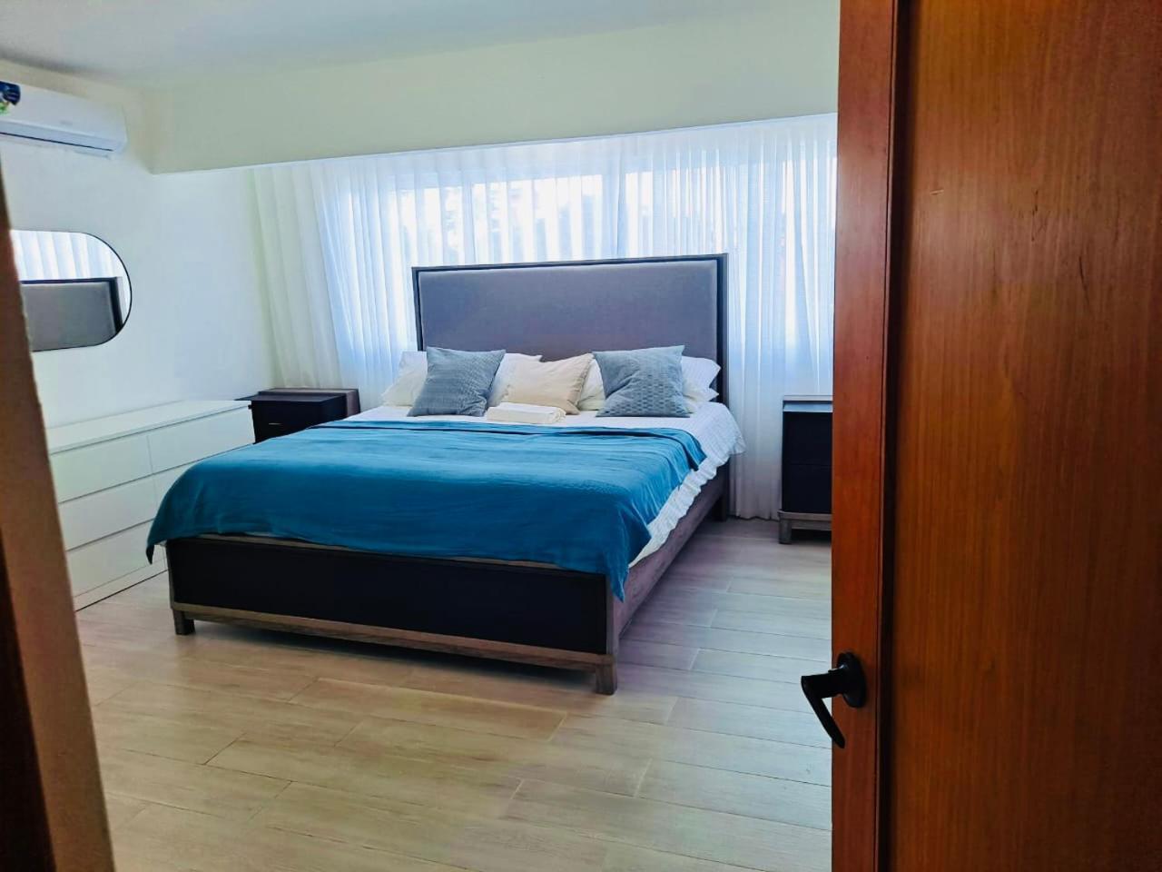 Calle Validar Villa *