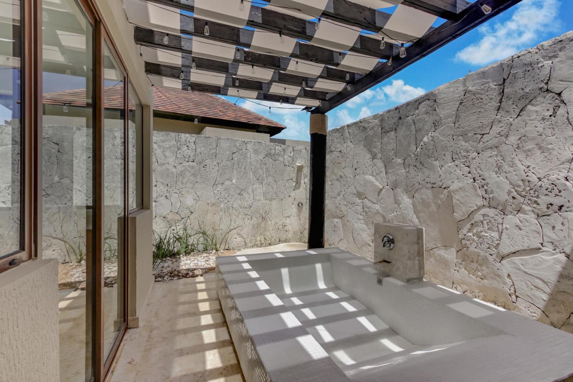 Villa Luxury Cap Cana With 3 Bedrooms, Plunge Pool, Maid, And Golf Course Access *