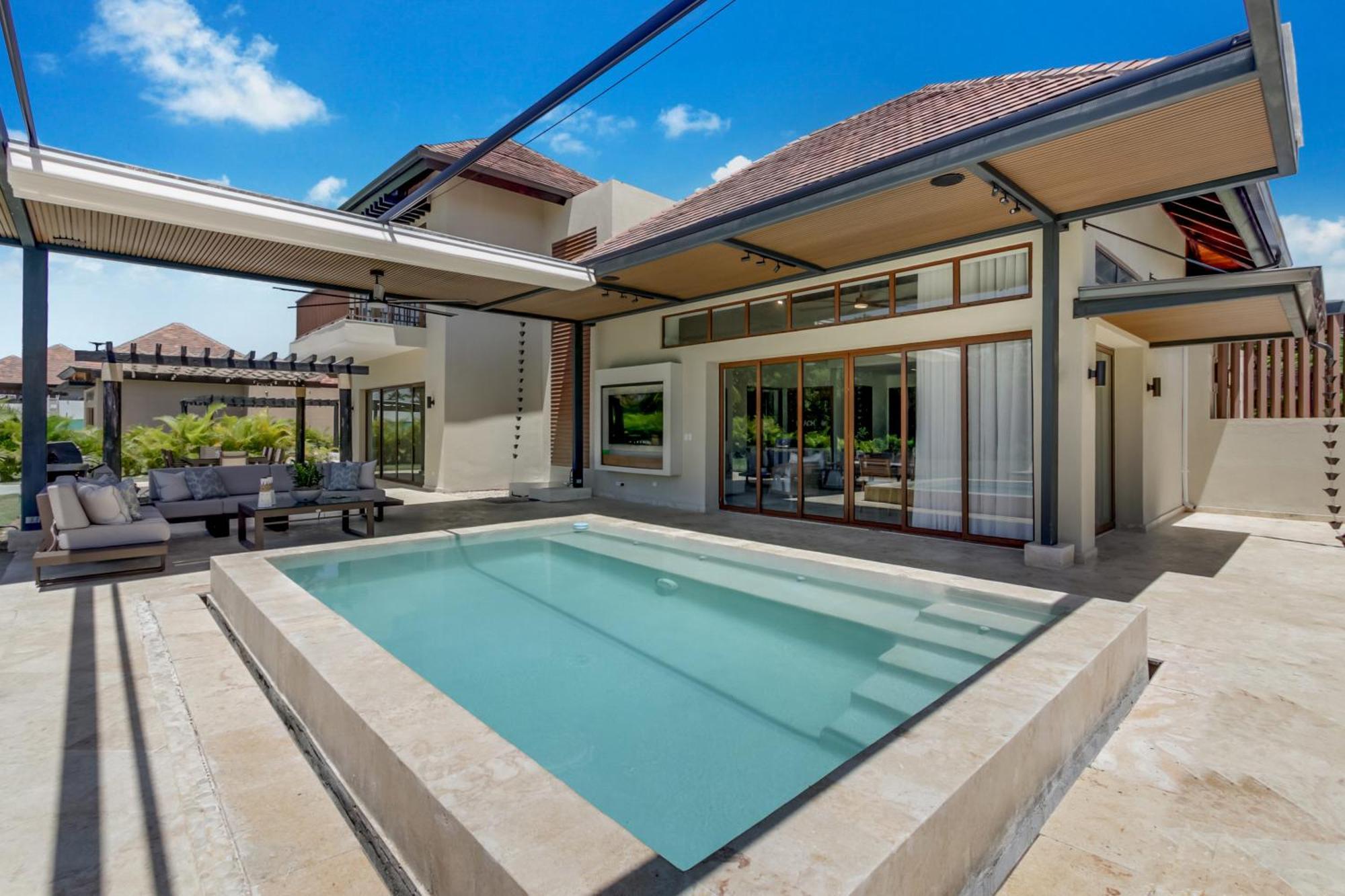 Luxury Cap Cana With 3 Bedrooms, Plunge Pool, Maid, And Golf Course Access Villa *