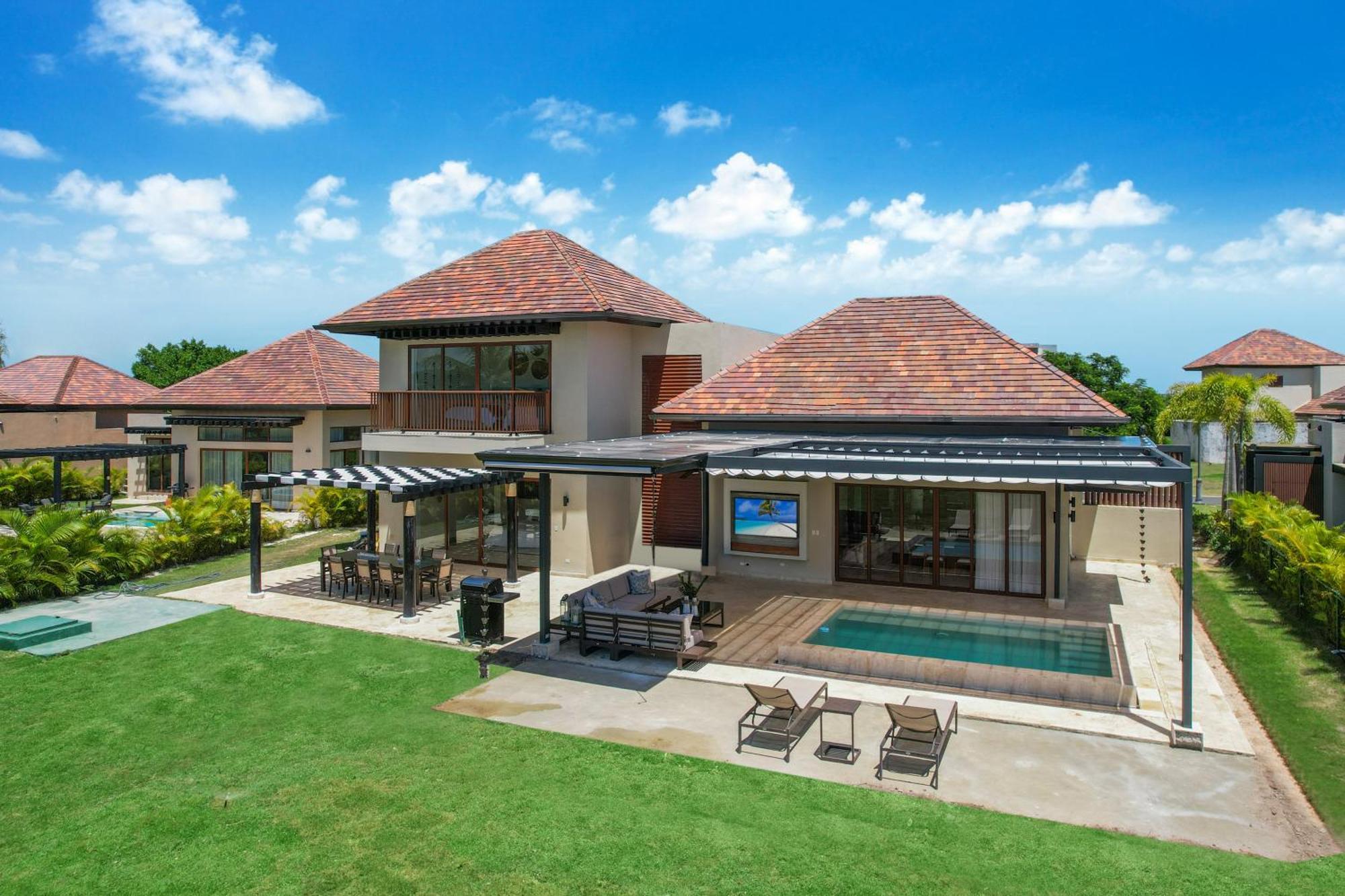 Luxury Cap Cana With 3 Bedrooms, Plunge Pool, Maid, And Golf Course Access Villa Punta Cana