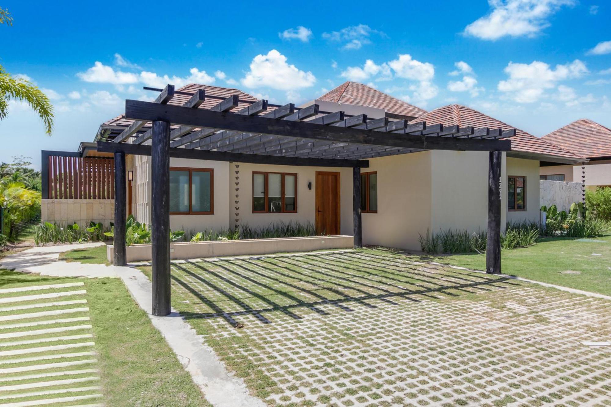 Luxury Cap Cana With 3 Bedrooms, Plunge Pool, Maid, And Golf Course Access Villa *