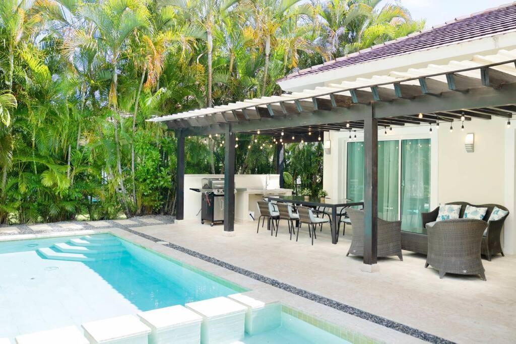 Cayena With Private Pool, Village Villa