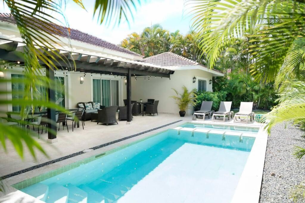 Cayena With Private Pool, Village *