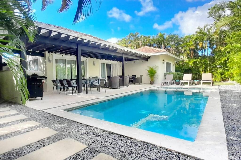Villa Cayena With Private Pool, Village