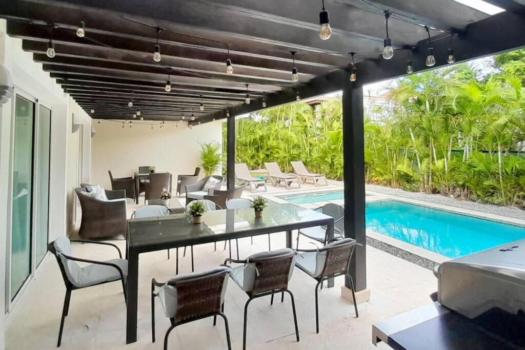 Cayena With Private Pool, Village *