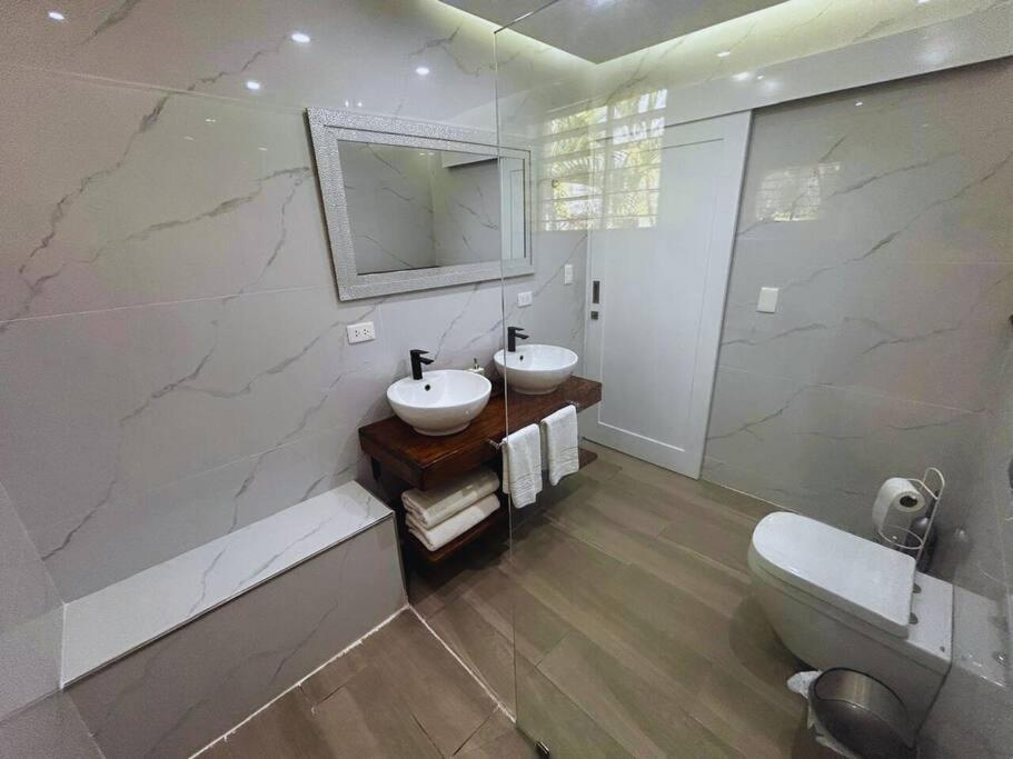 Villa Elisa 4br With Pool Jacuzzi & Bbq *