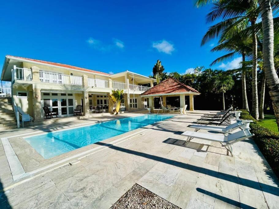 Rubi ,lujosa En Villa Punta Cana