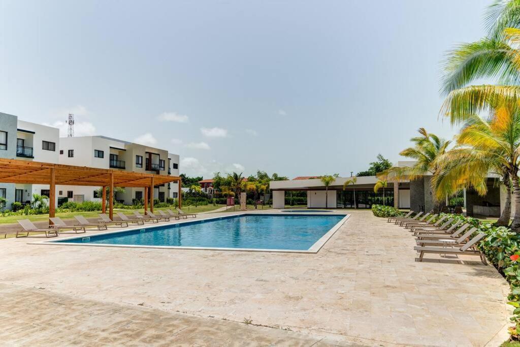 Apartamento Moderno, Luminoso, Piscina, Playa Cerca Punta Cana
