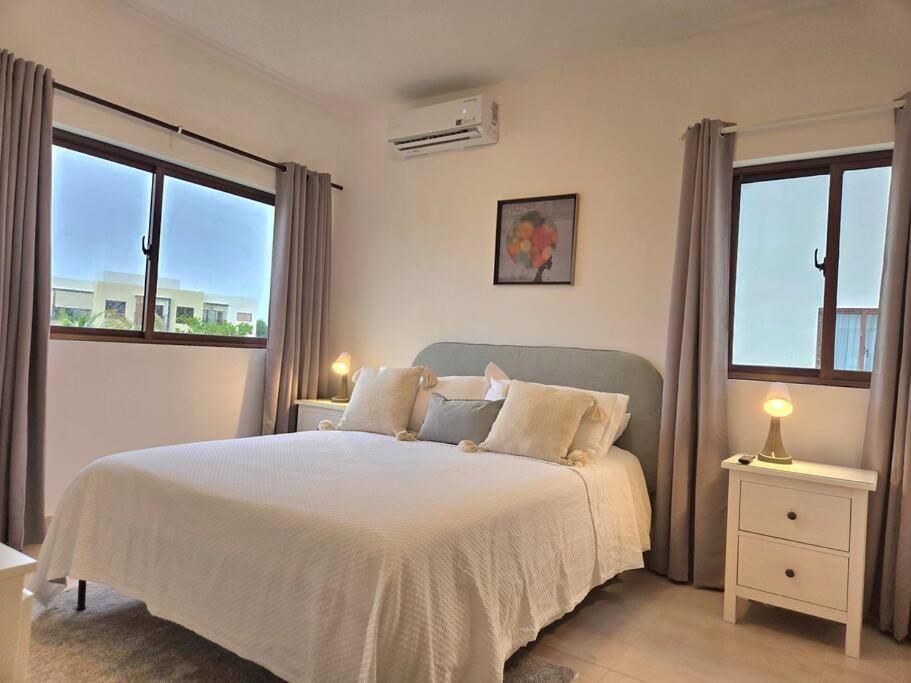 Moderno, Luminoso, Piscina, Playa Cerca Apartamento