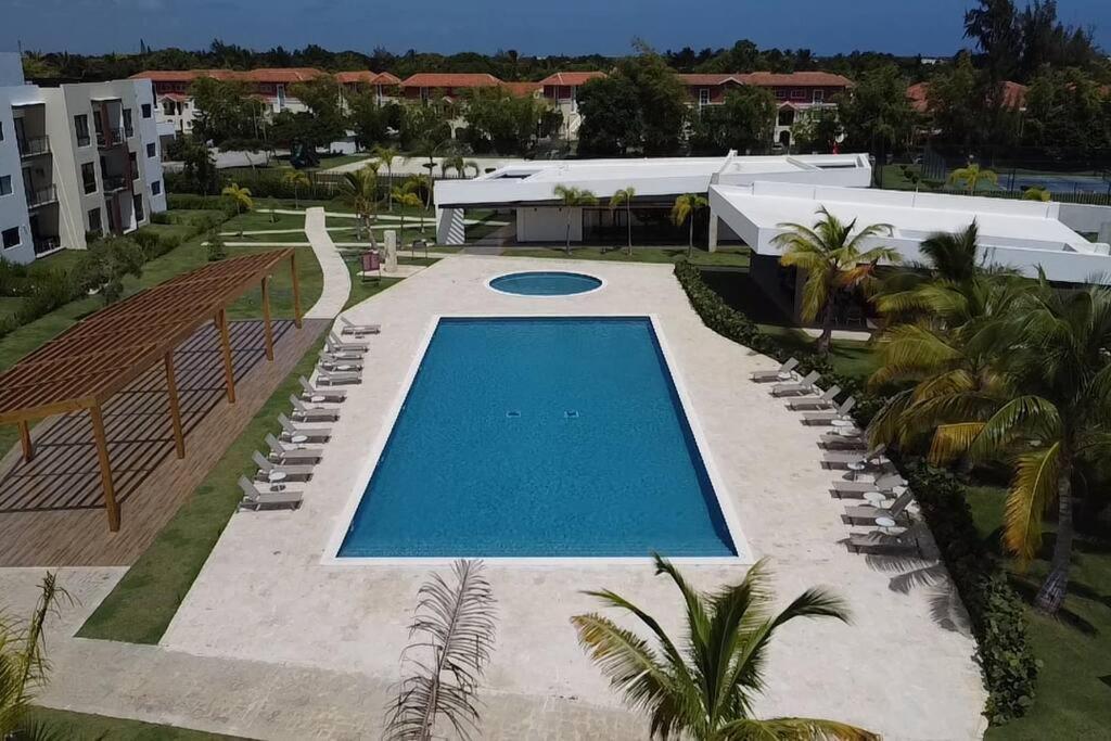Apartamento Moderno, Luminoso, Piscina, Playa Cerca