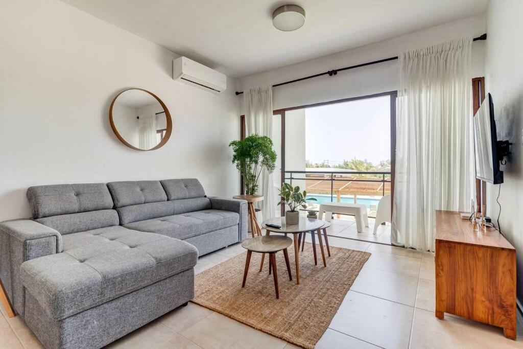 Apartamento Moderno, Luminoso, Piscina, Playa Cerca Punta Cana
