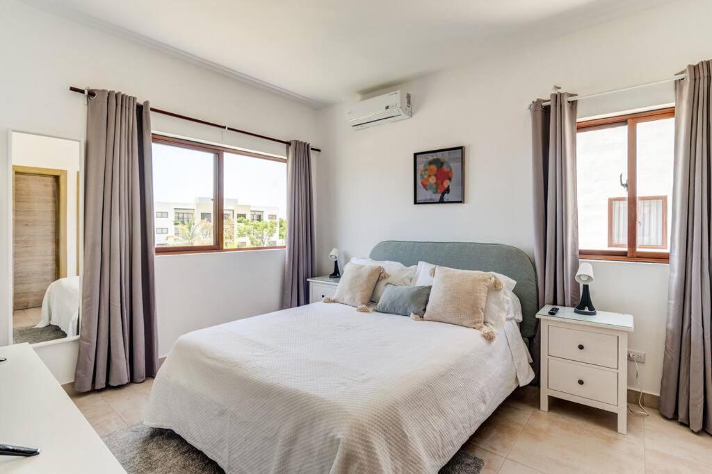 Apartamento Moderno, Luminoso, Piscina, Playa Cerca *