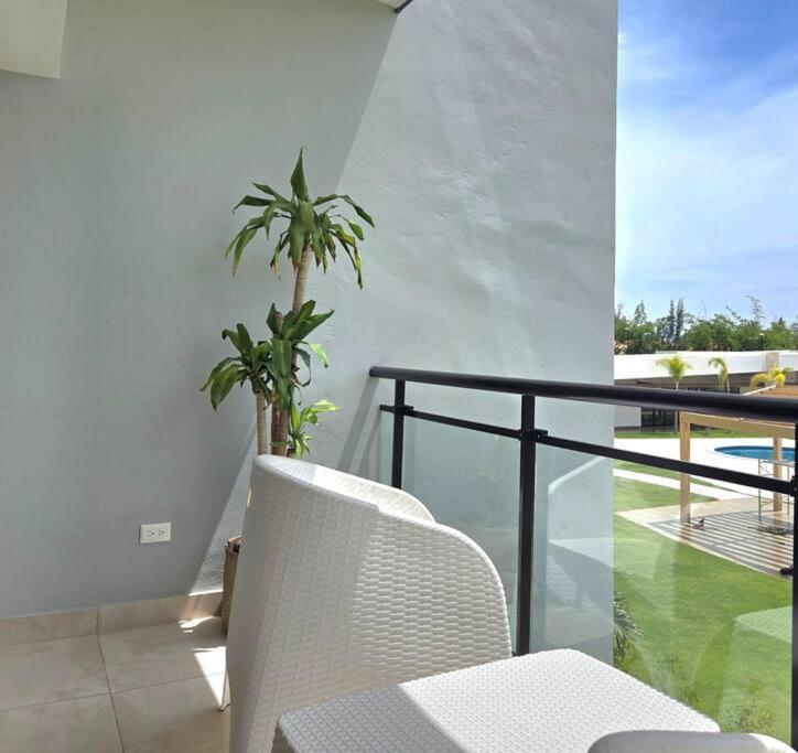 Apartamento Moderno, Luminoso, Piscina, Playa Cerca
