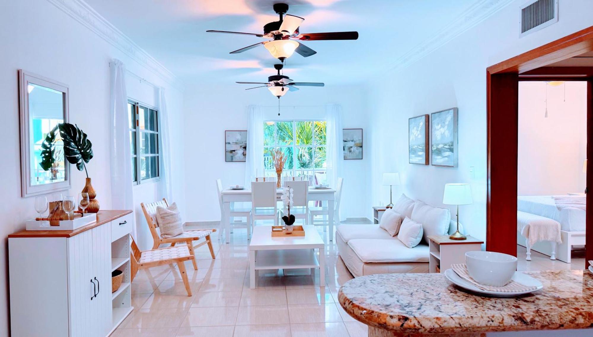 Walk To Beach, Shops, Dining, Pool View, Fast Wifi Apartamento Punta Cana