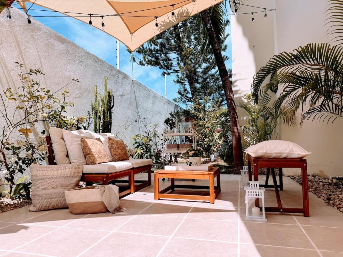 Backyard, Pool View, Walk To Beach, Dining, Shops *