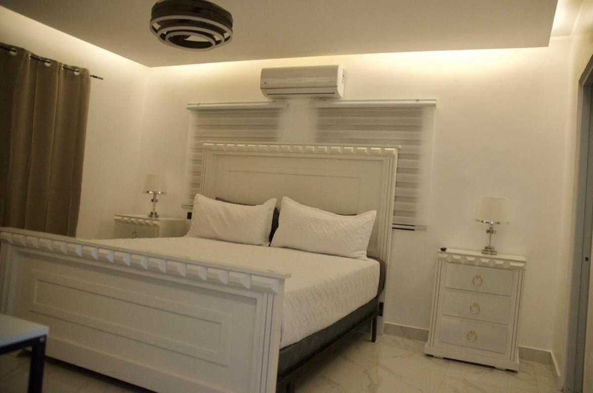 4 Bed Private Pool 5min To *