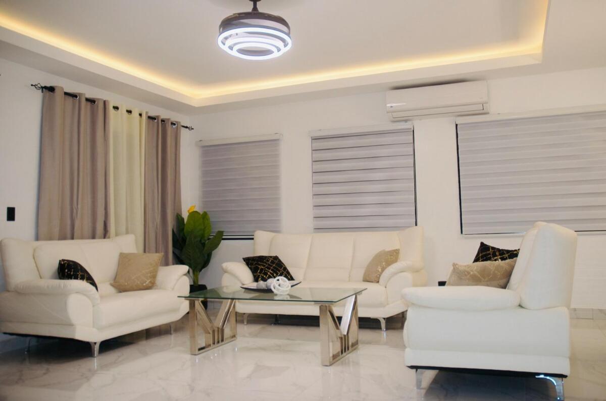 4 Bed Private Pool 5min To