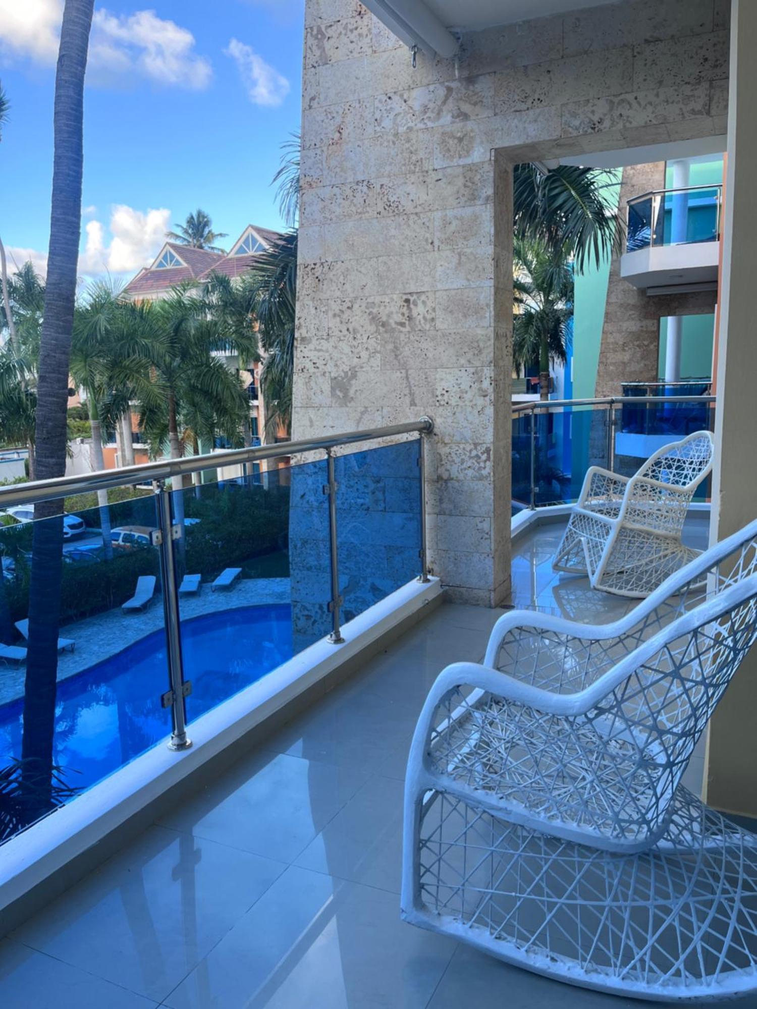 King Size Bed With Pool - Beachside 2 Bedroom *