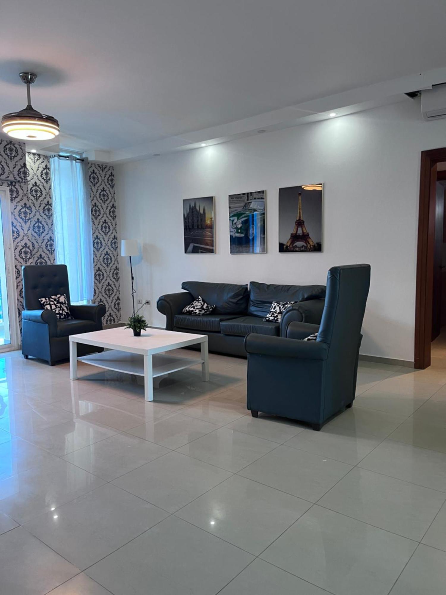 King Size Bed With Pool - Beachside 2 Bedroom