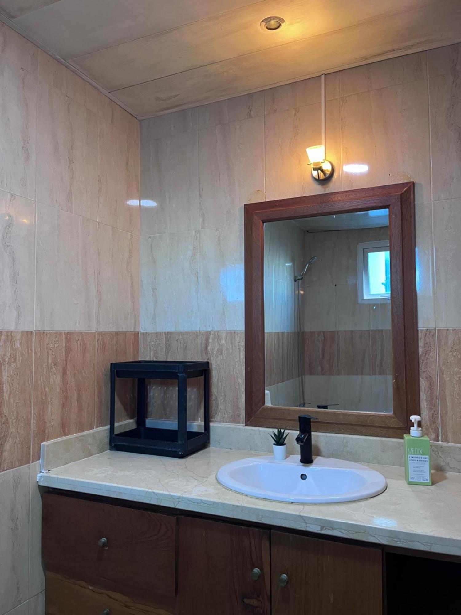 King Size Bed With Pool - Beachside 2 Bedroom Apartamento *