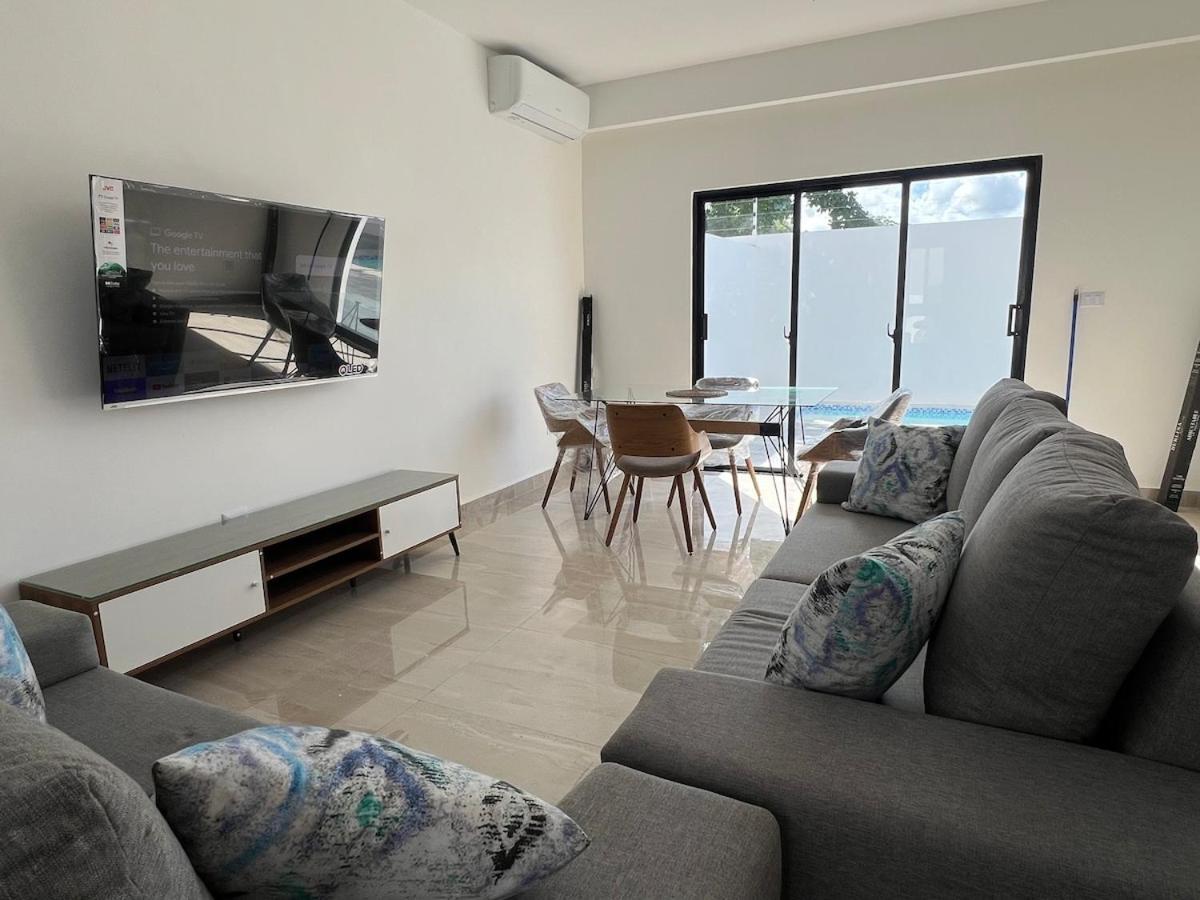 3-bdrm W Private Pool