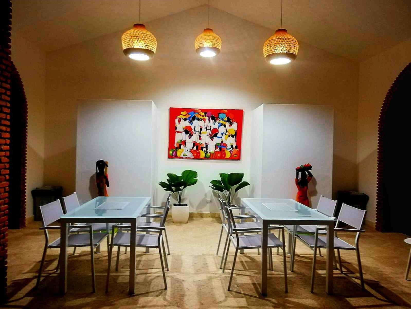 Apartamento Caribbean Rainbow With Pool - Beach, Bars & Services Close By