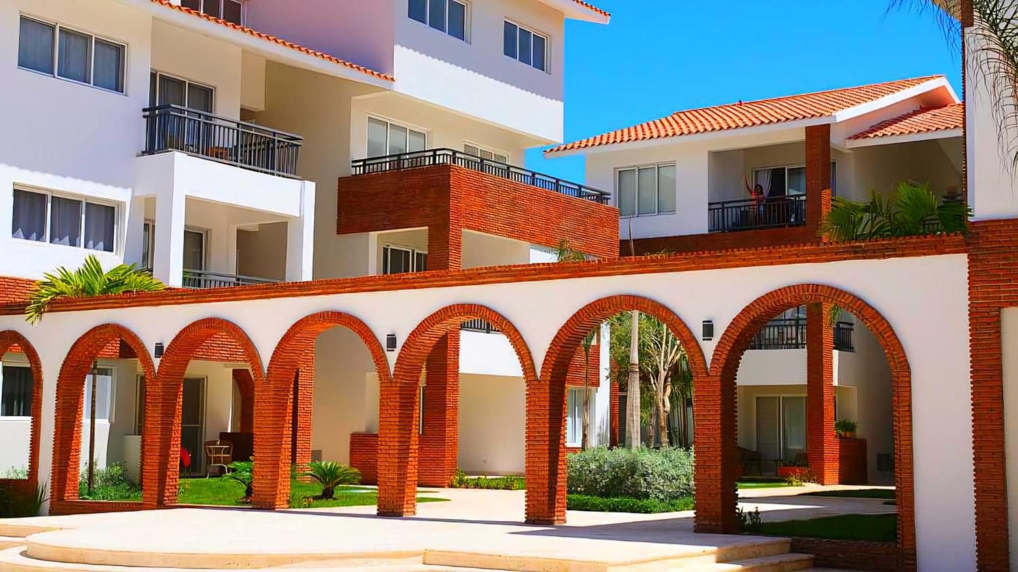Apartamento Caribbean Rainbow With Pool - Beach, Bars & Services Close By