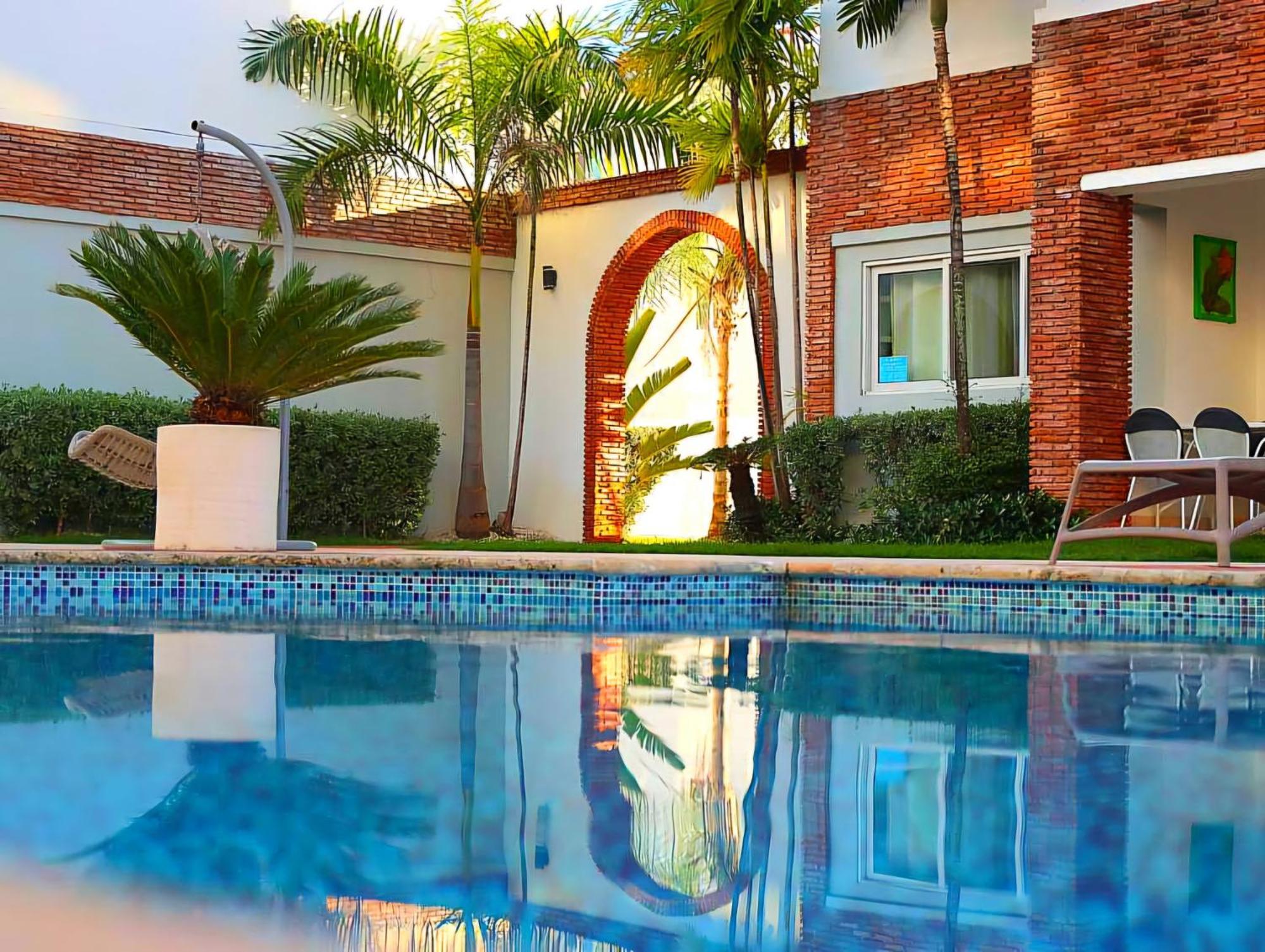 Apartamento Caribbean Rainbow With Pool - Beach, Bars & Services Close By