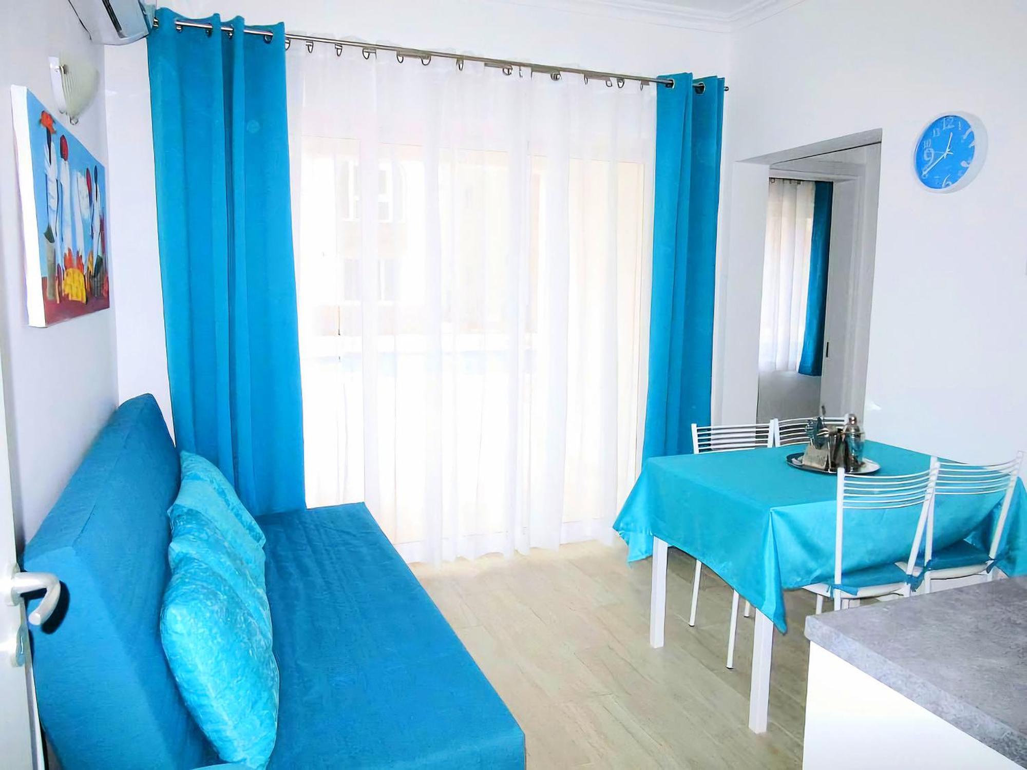 Apartamento Caribbean Rainbow With Pool - Beach, Bars & Services Close By