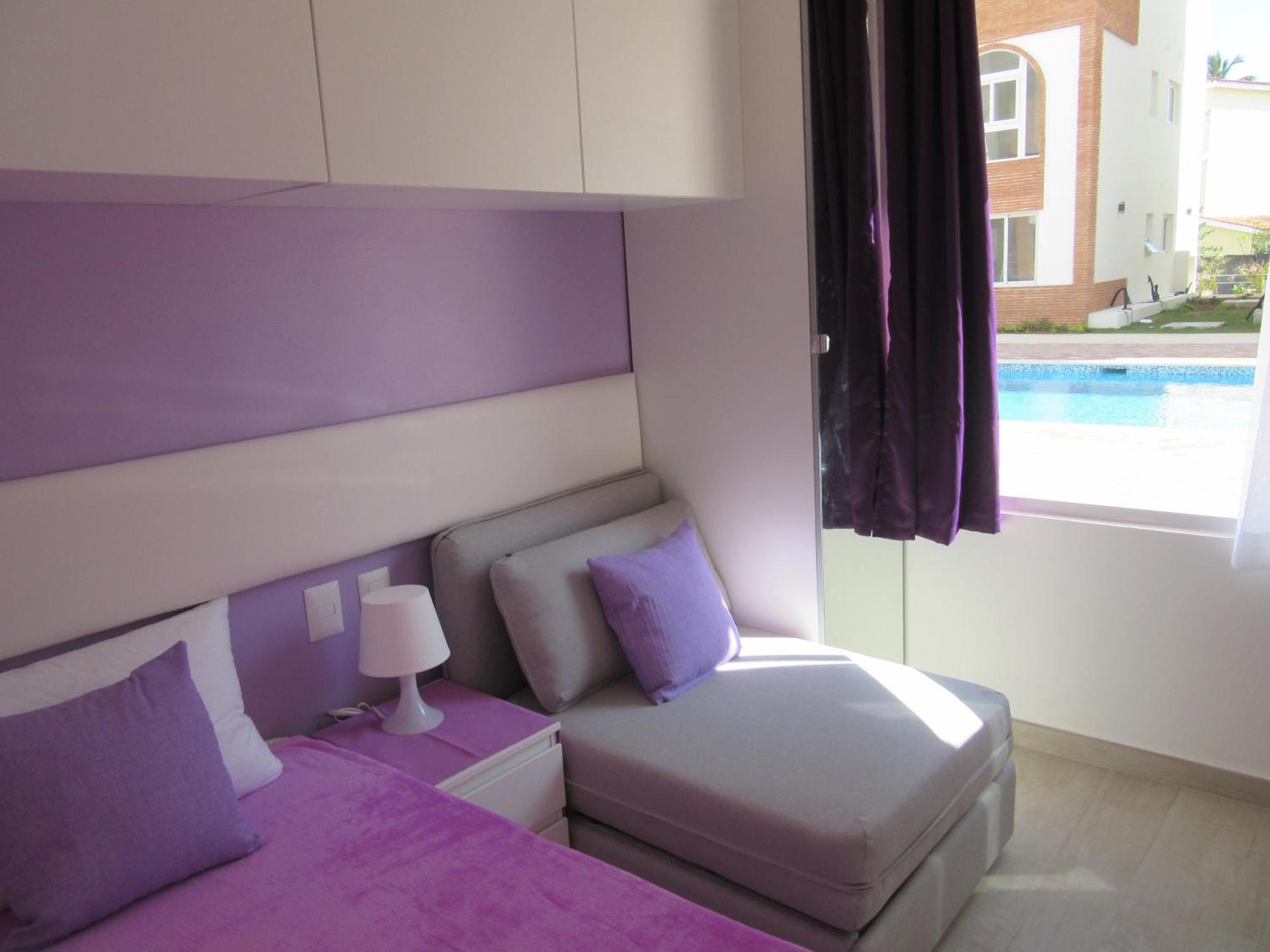 Caribbean Rainbow With Pool - Beach, Bars & Services Close By