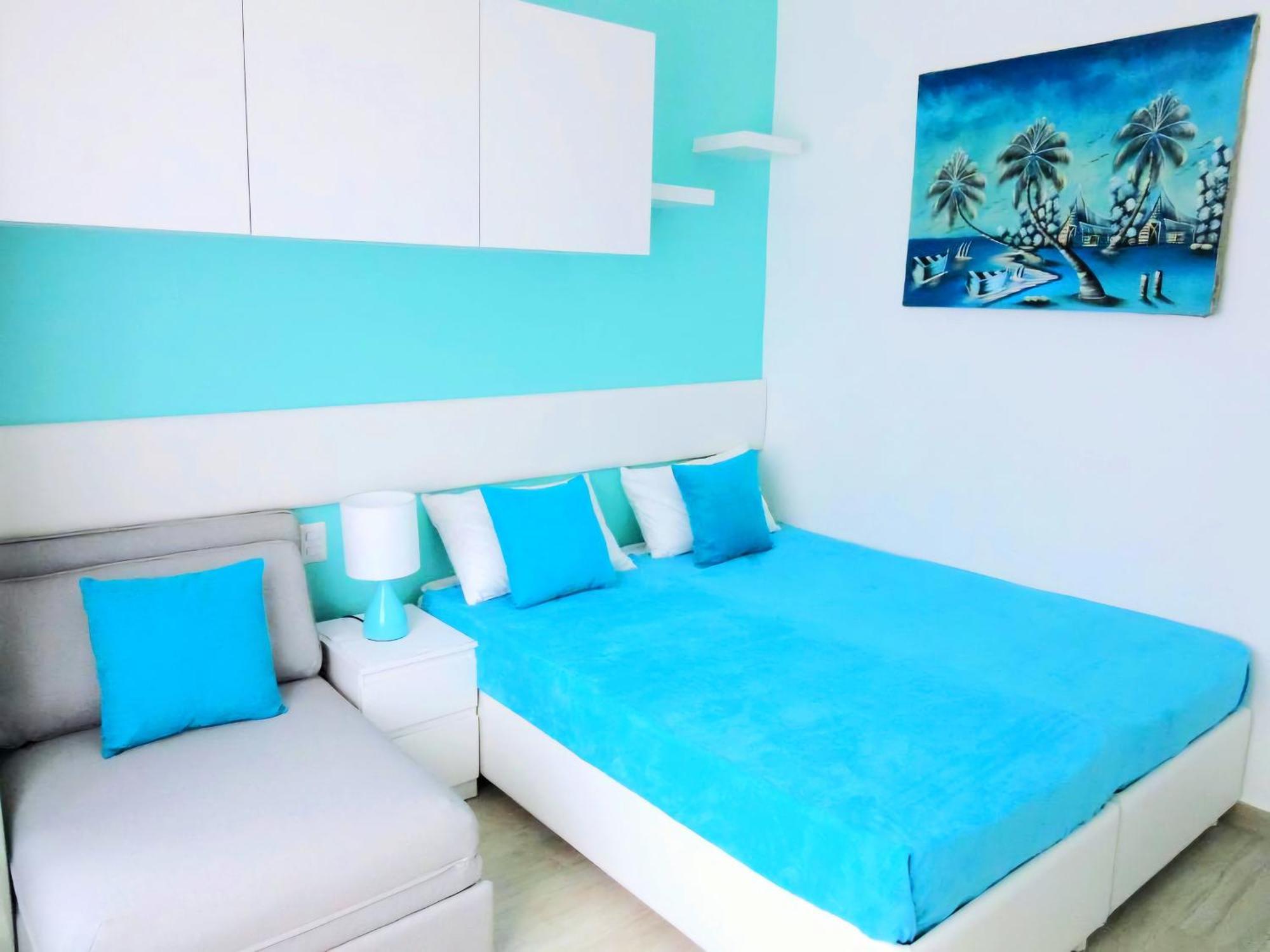 Caribbean Rainbow With Pool - Beach, Bars & Services Close By *