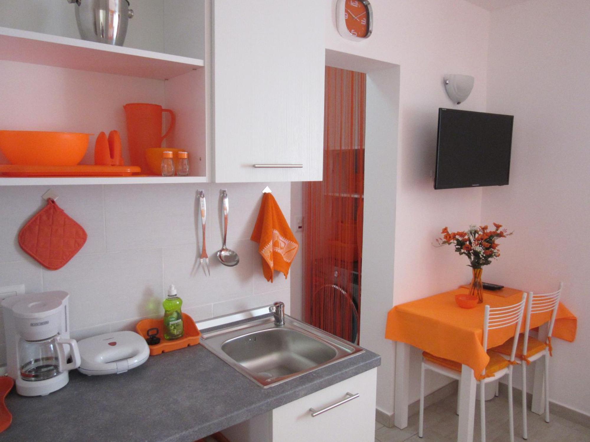 Apartamento Caribbean Rainbow With Pool - Beach, Bars & Services Close By