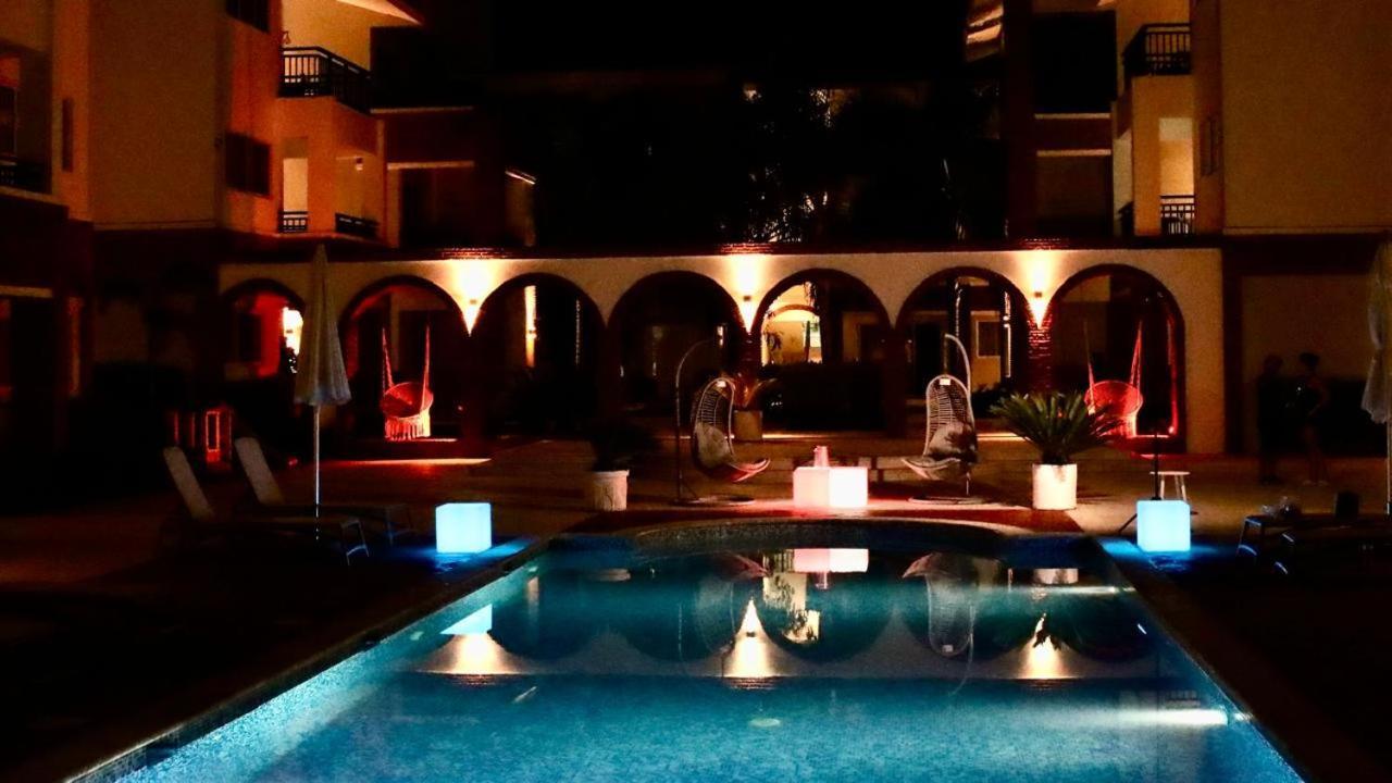 Apartamento Caribbean Rainbow With Pool - Beach, Bars & Services Close By *