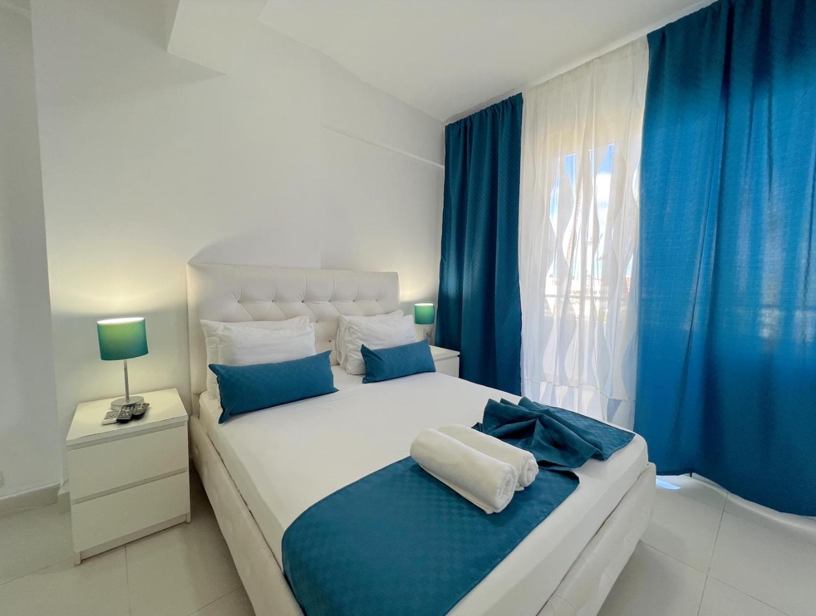 Tropical With Rooftop Pool And - Bavaro Hotel