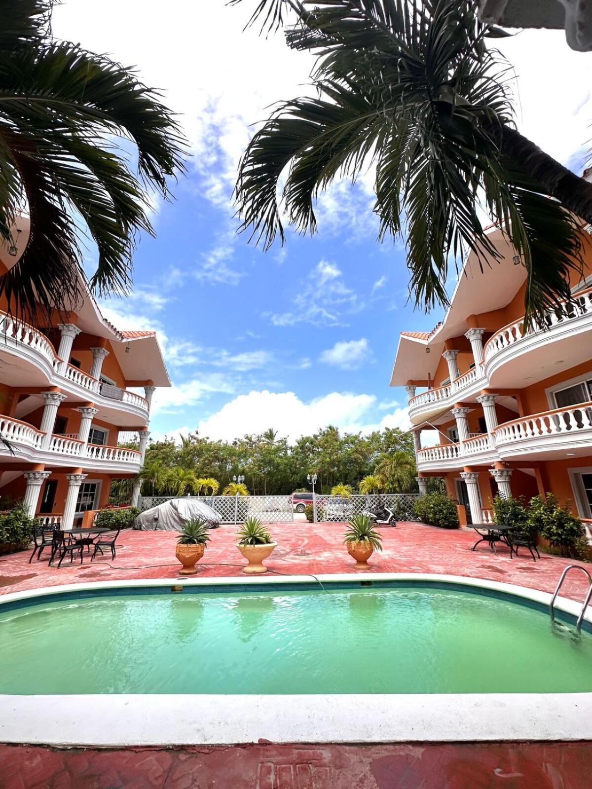 -bibiajua -suite Club Y Swimming Pool -vip
