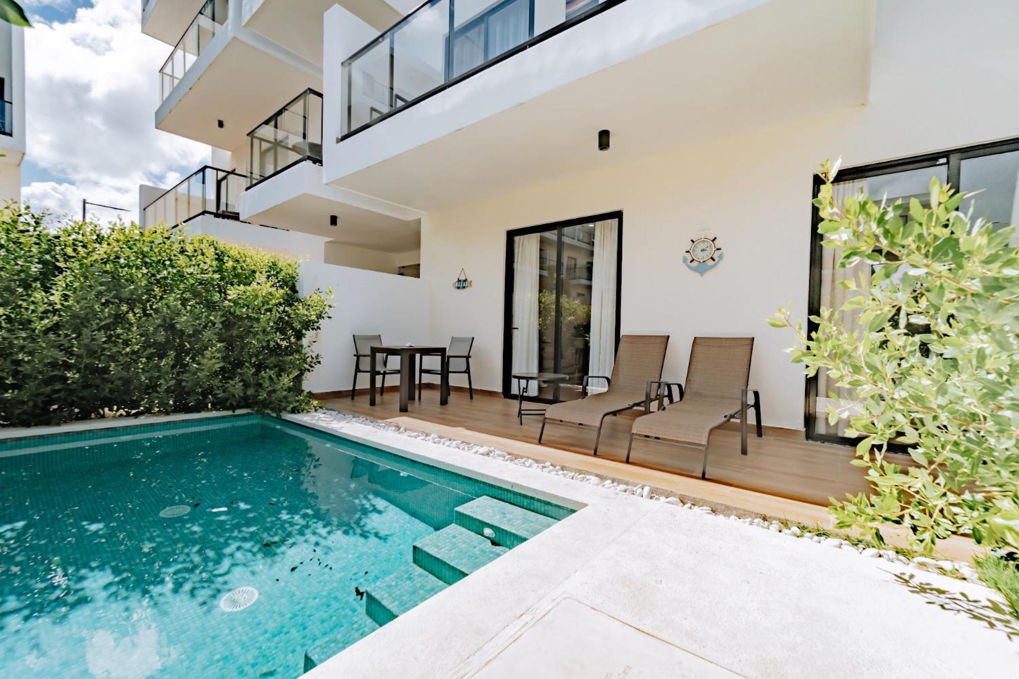 C-102 1br Private Pool, Down Town