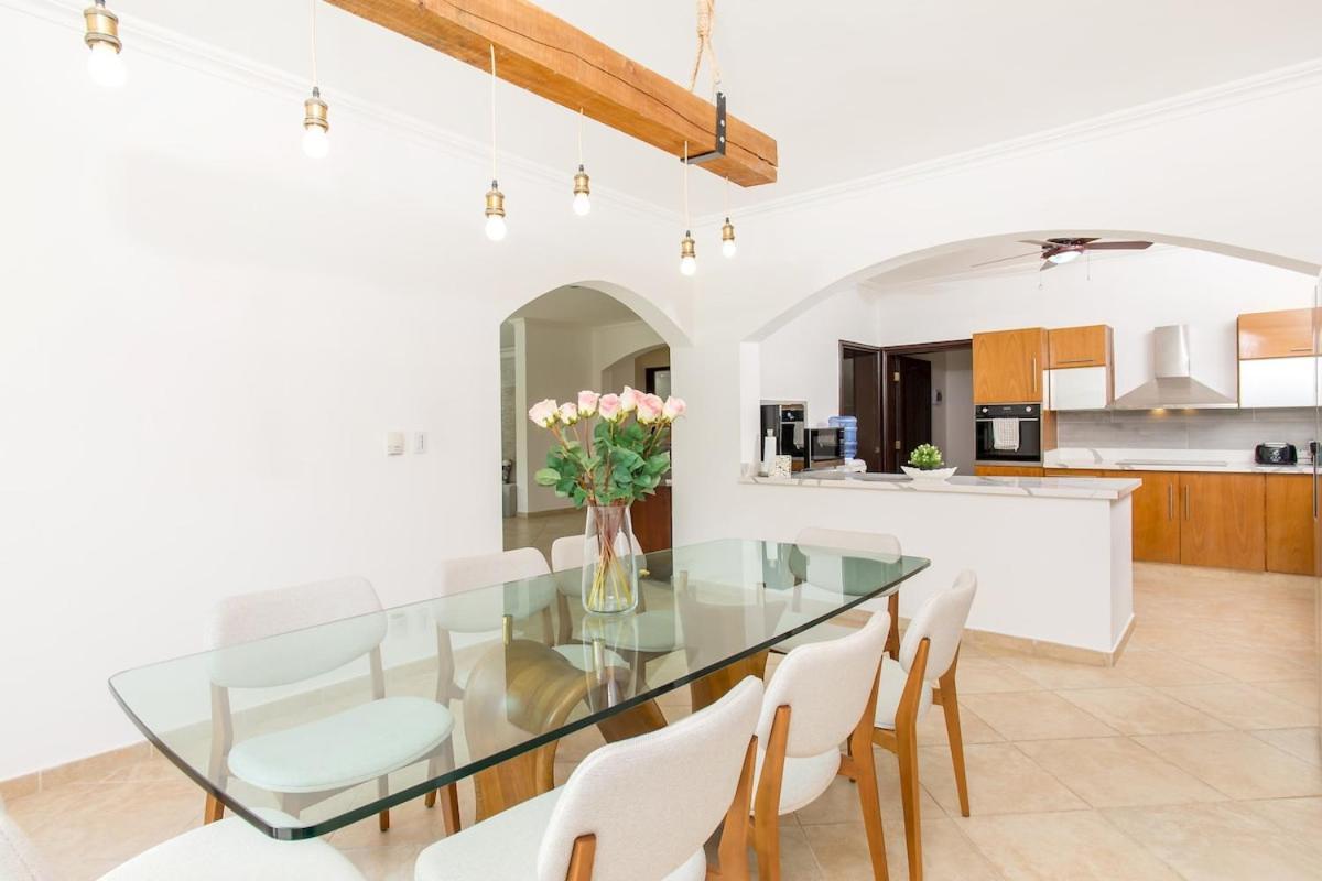 Stunning 4 Bedroom Luxury *