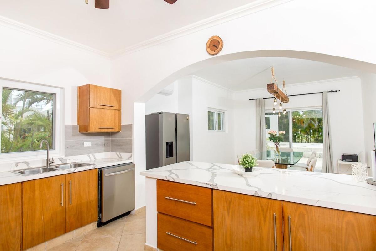 Stunning 4 Bedroom Luxury Villa *